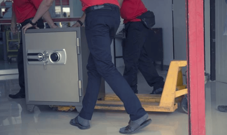 نکات مهم برای حمل گاوصندوق سنگین 2 نکتات مهم برای حمل گاو صندوق سنگین